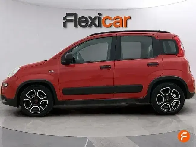 Usado Fiat Panda 70 CV (51 kW) 2022 Rojo Utilitario
