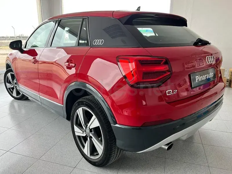 Usado Audi Q2 Design 116 HP (85 kW) 2019 Vermelho SUV