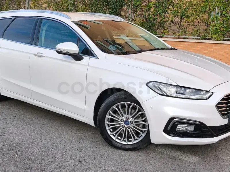 Usado Ford Mondeo Titanium 187 CV (137 kW) 2021 Blanco Familiar