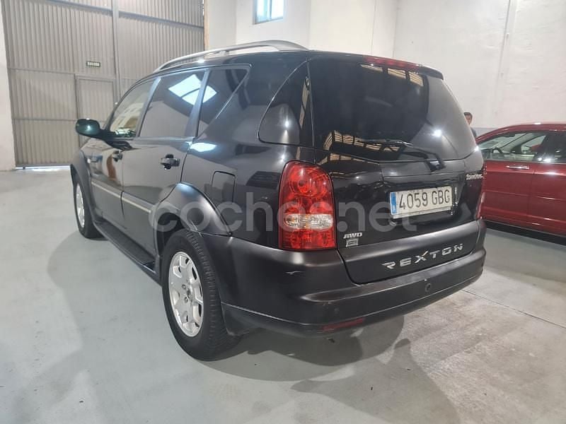 Usado Ssangyong (KGM) Rexton II Limited 186 CV (136 kW) 2008 Negro SUV