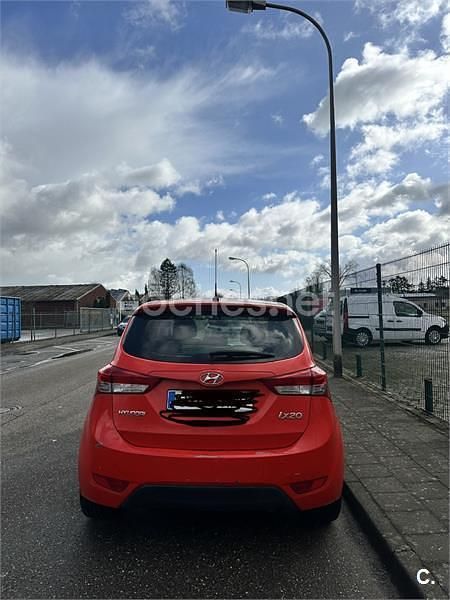 Usado Hyundai ix20 115 CV (84 kW) 2013 Rojo Utilitario