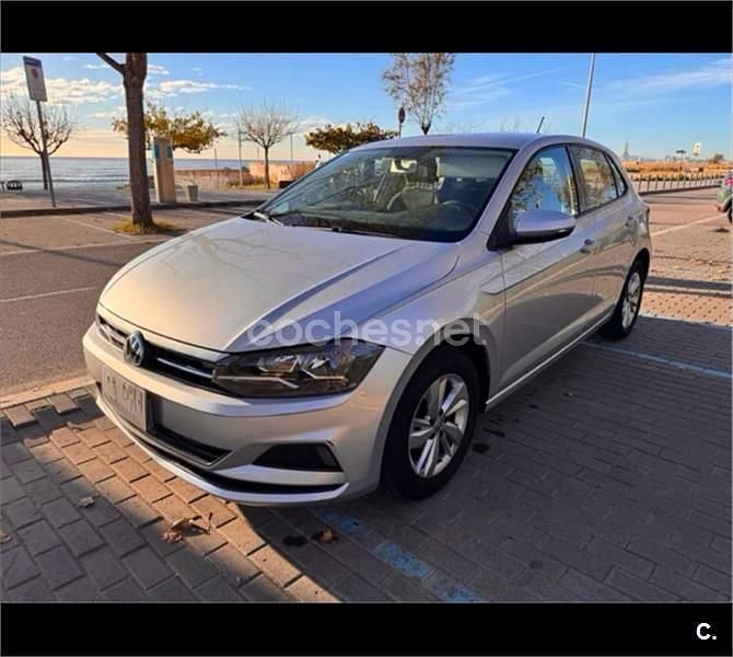 Usado VW Polo Advance 95 CV (69 kW) 2018 Gris / plata Berlina