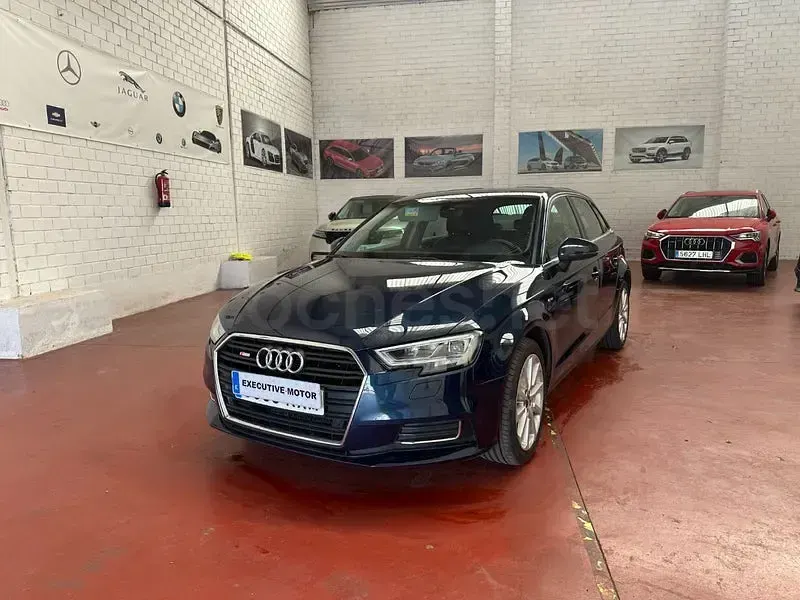 Usado Audi A3 Ambiente 116 HP (85 kW) 2019 Azul Sedan