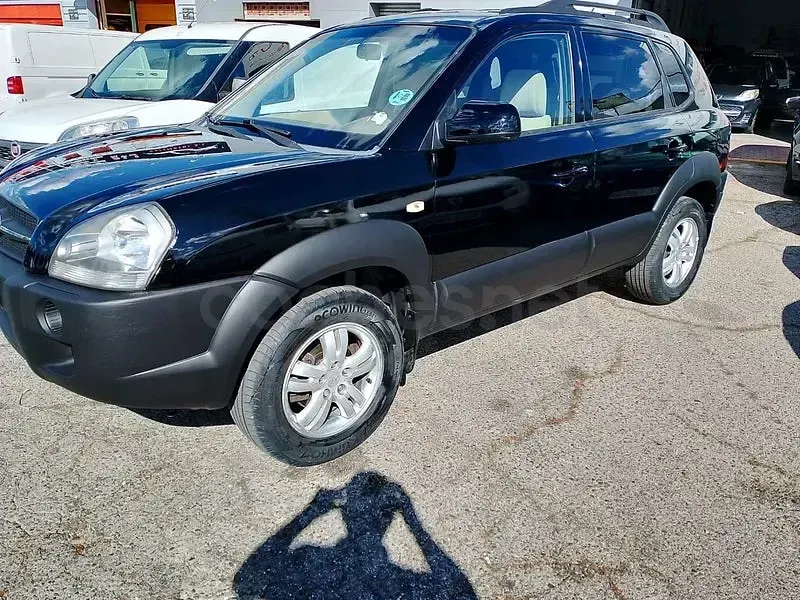 Usado Hyundai Tucson Comfort 142 CV (104 kW) 2008 Negro SUV