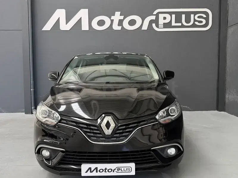 Usado Renault Scénic Zen 120 CV (88 kW) 2019 Negro Monovolumen