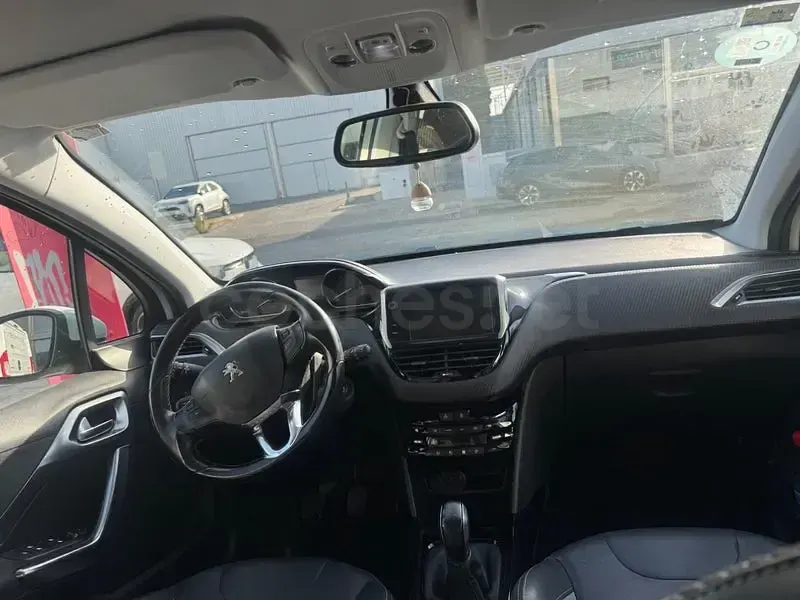 Usado Peugeot 2008 Allure 110 CV (80 kW) 2018 Blanco SUV