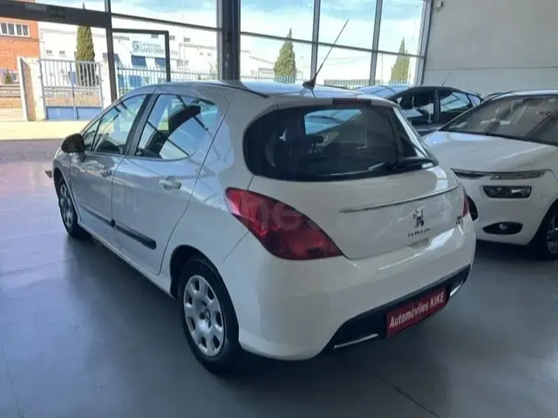 Usado Peugeot 308 Access 112 CV (82 kW) 2011 Blanco Berlina