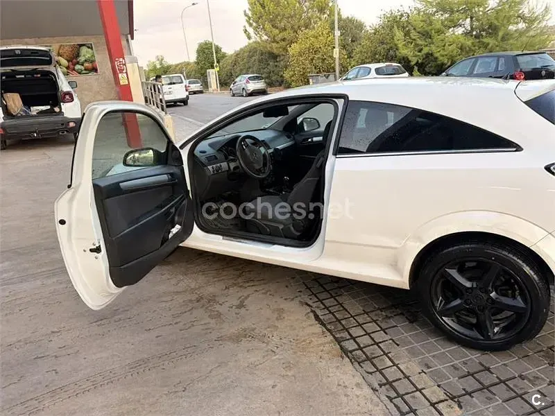 Usado Opel Astra GTC 110 CV (80 kW) 2010 Blanco Berlina