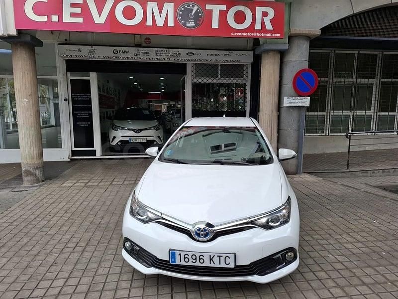 Usado Toyota Auris Hybrid Business Edition 136 CV (100 kW) 2019 Blanco Berlina