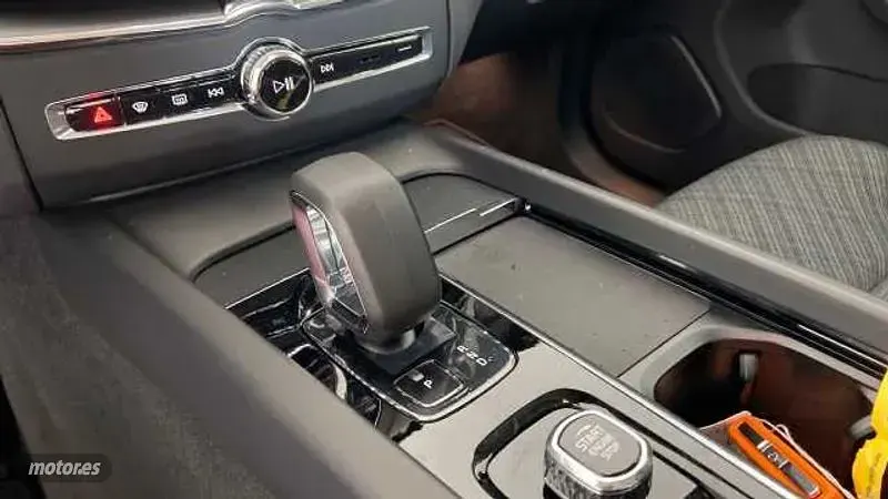 Usado Volvo XC60 Core 197 CV (144 kW) 2023 Rojo SUV