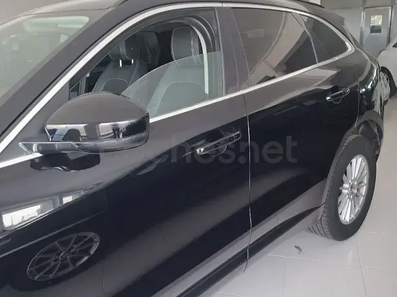 Usado Jaguar F-Pace Portfolio 240 CV (176 kW) 2018 Negro SUV