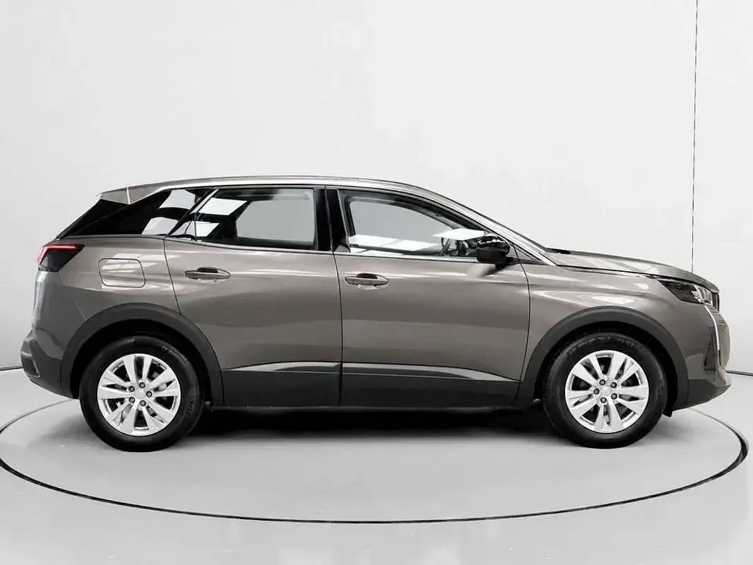 Usado Peugeot 3008 Active 131 CV (96 kW) 2022 Gris SUV