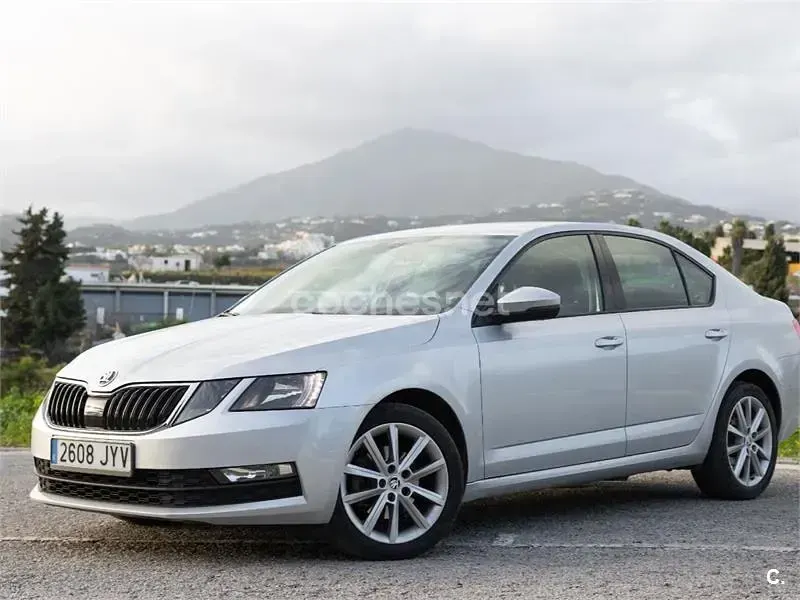 Usado Skoda Octavia Ambition 150 CV (110 kW) 2017 Blanco Berlina