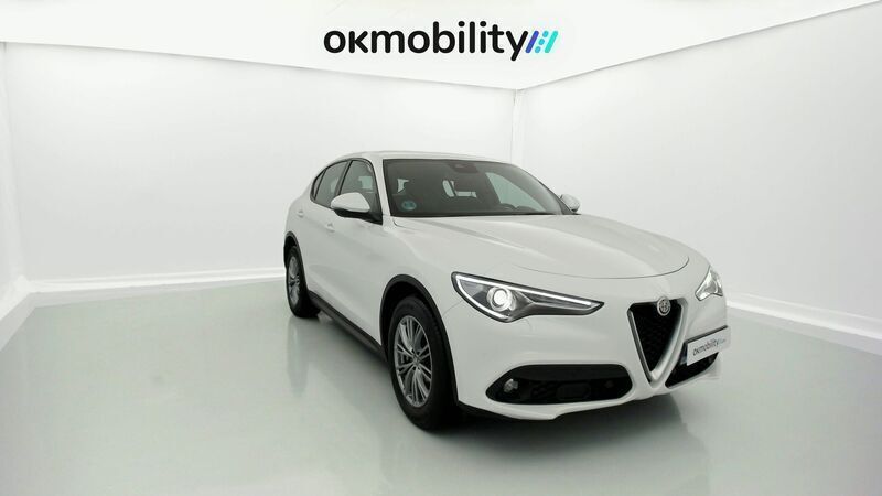 Usado Alfa Romeo Stelvio Super 160 CV (117 kW) 2022 Blanco ártico SUV