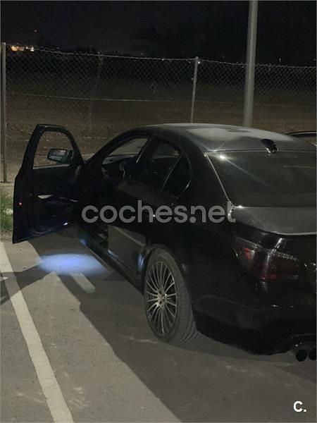 Negro Usado 2005 BMW 523 Comfort Edition Berlina | 11.000 € - Imagen 1/3