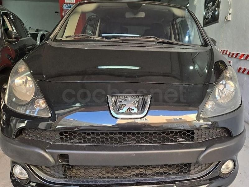 Usado Peugeot 1007 110 CV (80 kW) 2006 Negro Monovolumen