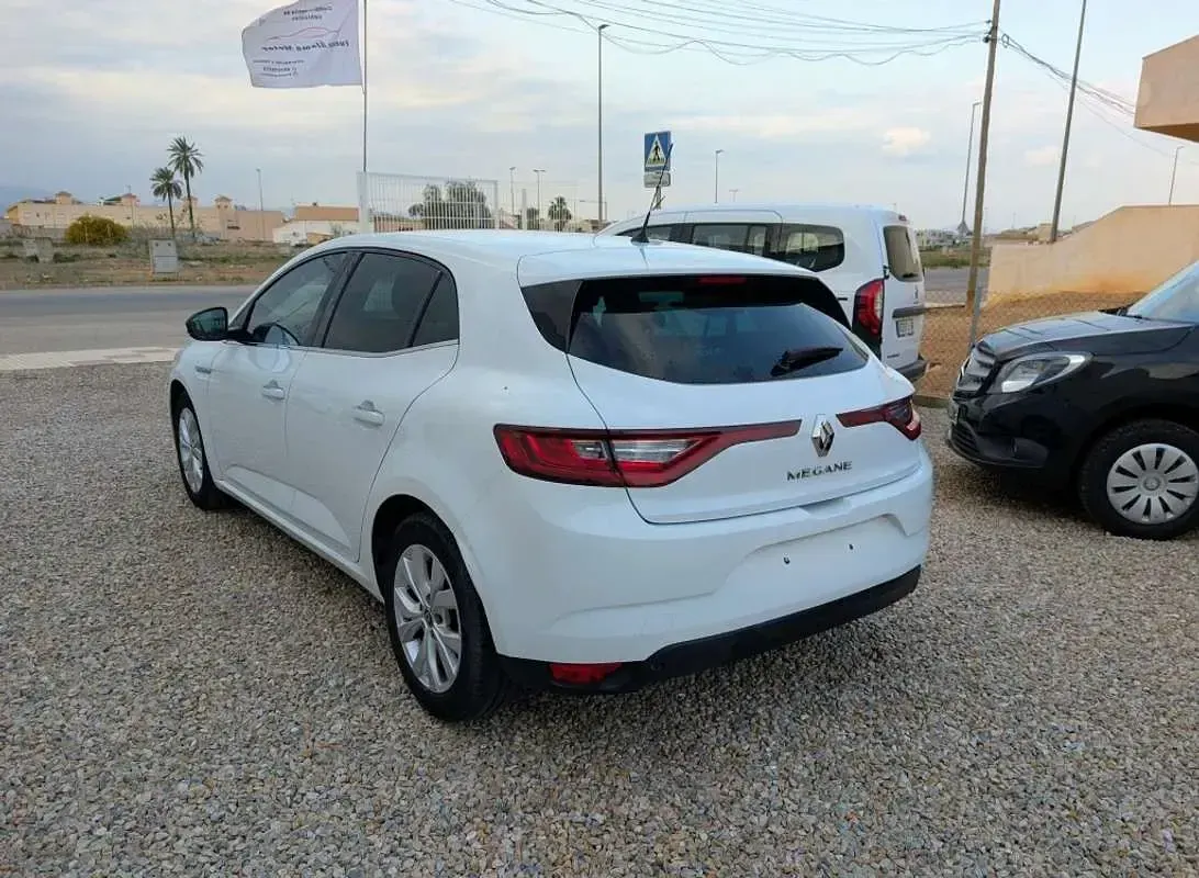 Usado Renault Mégane Intens 116 CV (85 kW) 2020 Blanco Utilitario