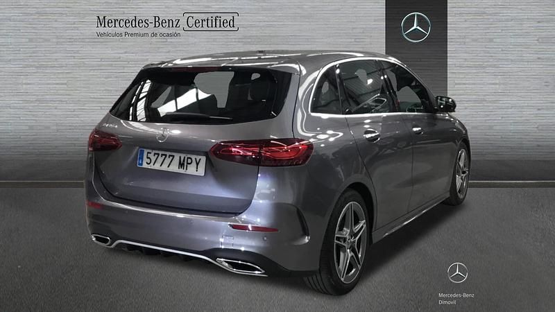 Usado Mercedes B180 AMG line 116 CV (85 kW) 2024 Gris montaña Monovolumen