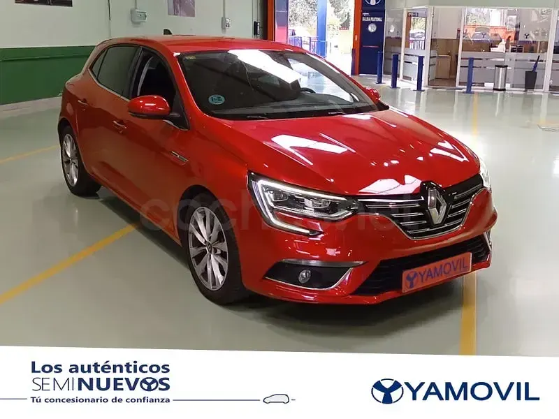 Usado Renault Mégane Zen 130 CV (95 kW) 2018 Rojo Berlina