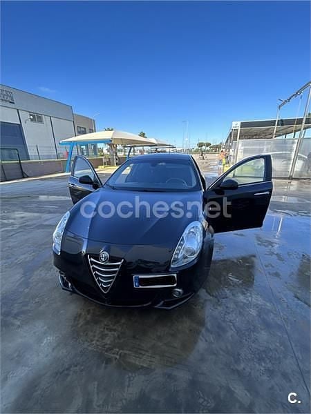 Negro Usado 2014 Alfa Romeo Giulietta Progression Berlina | 8500 € (Precio justo) - Imagen 1/1