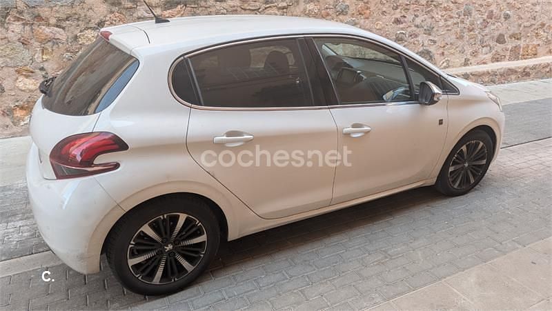 Usado Peugeot 208 110 CV (80 kW) 2019 Blanco Utilitario
