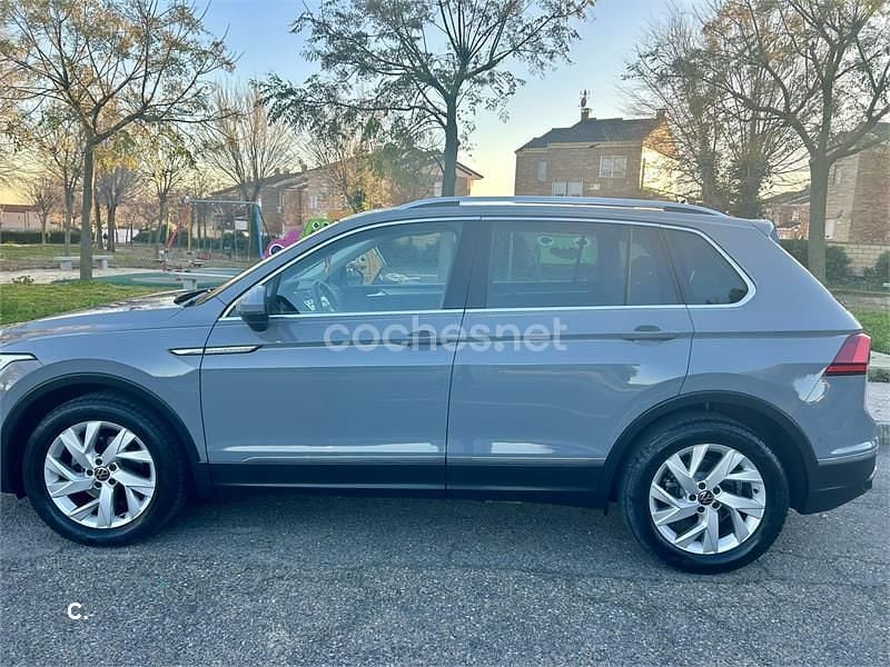 Usado VW Tiguan Life 150 CV (110 kW) 2021 Gris / plata SUV