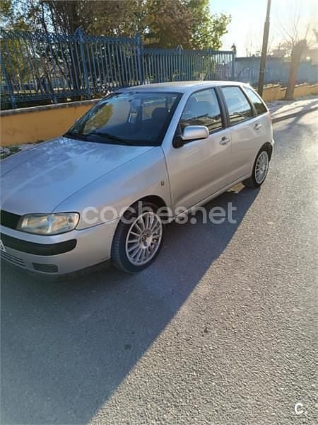 Usado Seat Ibiza Stella 90 CV (66 kW) 2001 Gris / plata Utilitario