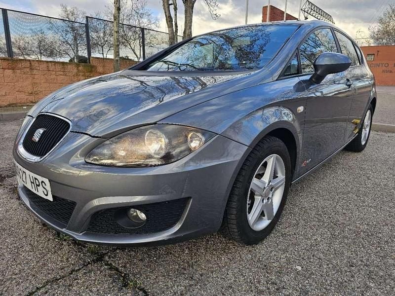 Usado Seat Leon Style 110 CV (80 kW) 2013 Plateado Utilitario