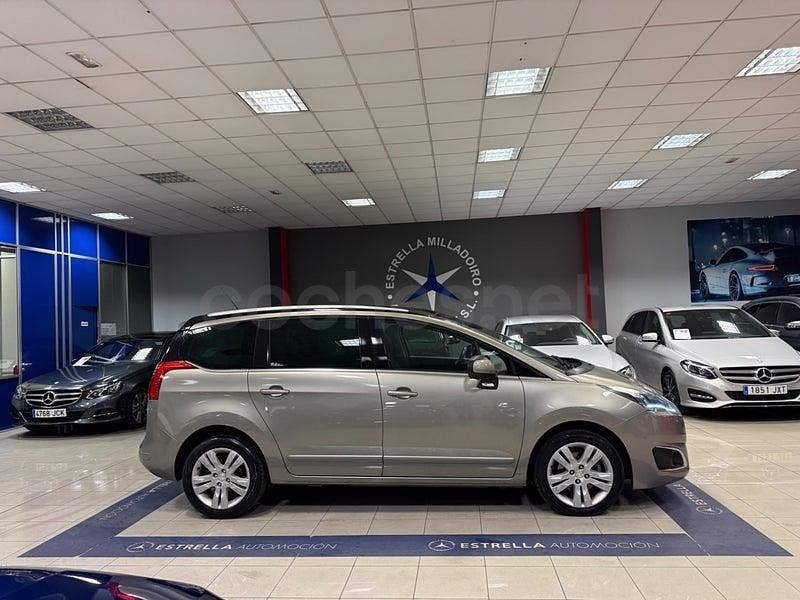 Usado Peugeot 5008 Allure 120 CV (88 kW) 2016 Beige Monovolumen