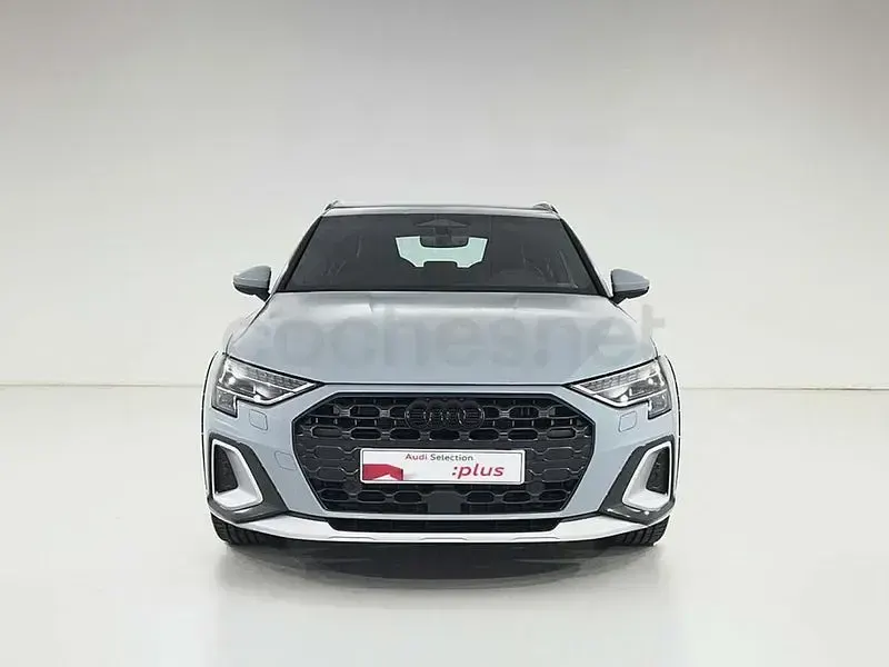 Usado Audi A3 Ambiente 150 CV (110 kW) 2026 Gris / plata Berlina