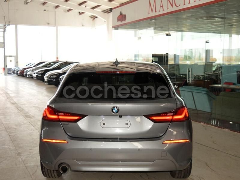 Usado BMW 116 Comfort Edition 116 CV (85 kW) 2022 Gris / plata Utilitario