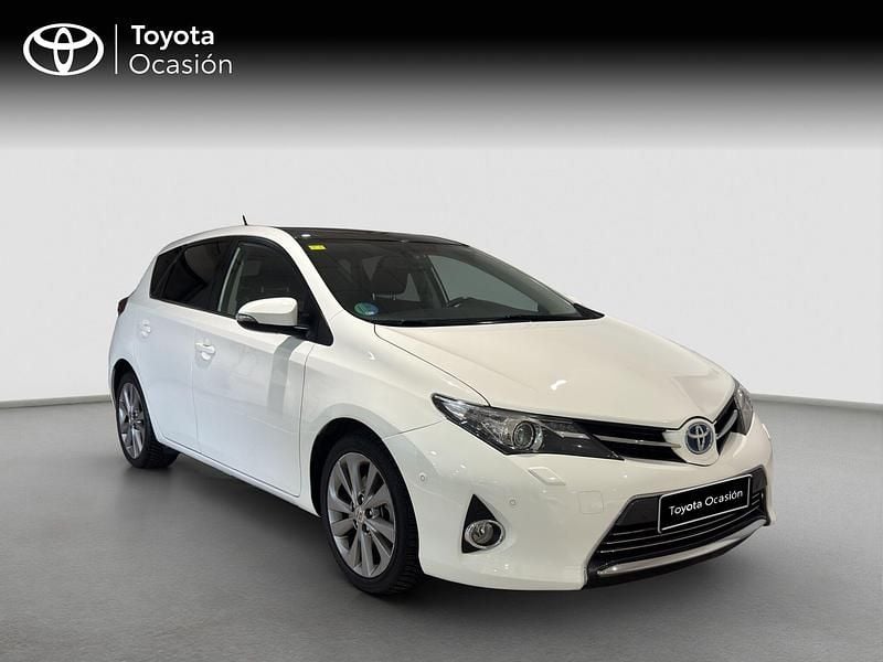 Usado Toyota Auris Skyview Edition 136 CV (100 kW) 2013 Blanco