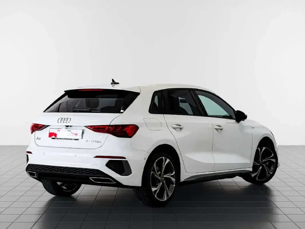Usado Audi A3 Sportback S-Line 204 CV (150 kW) 2023 Blanco Utilitario