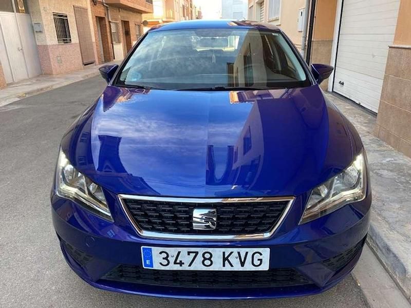 Usado Seat Leon Style 116 CV (85 kW) 2019 Azul Utilitario