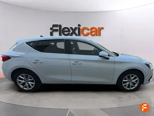 Usado Seat Leon Style 116 CV (85 kW) 2025 Blanco Familiar