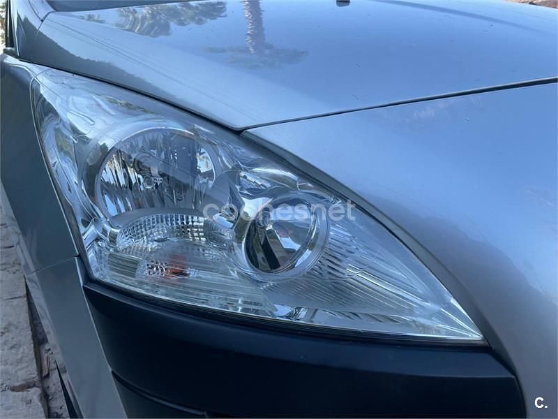 Usado Peugeot 3008 120 CV (88 kW) 2009 Gris / plata Familiar