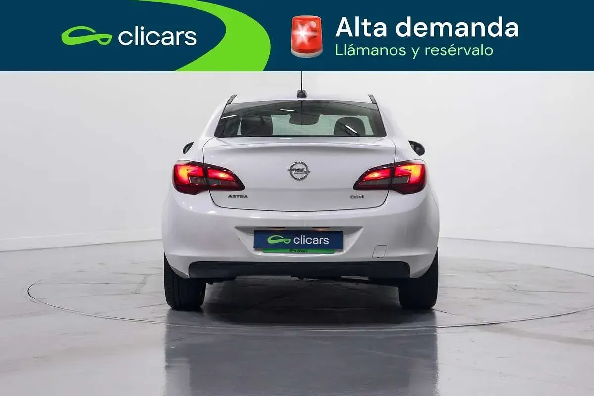 Usado Opel Astra Elegance 110 CV (80 kW) 2017 Blanco Berlina