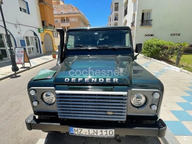 Verde Usado 2015 Land Rover Defender SE Familiar | 39.700 € - Imagen 1/4