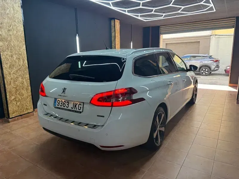 Usado Peugeot 308 SW Allure 150 CV (110 kW) 2016 Blanco Familiar
