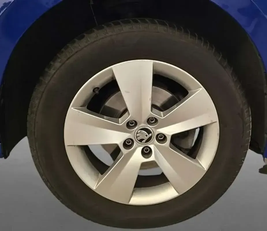 Usado Skoda Scala Ambition 110 CV (80 kW) 2023 Azul Utilitario