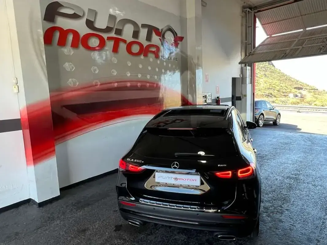 Usado Mercedes GLA250 218 CV (160 kW) 2022 Negro SUV