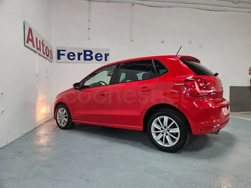 Usado VW Polo Sportline 90 CV (66 kW) 2017 Rojo Berlina