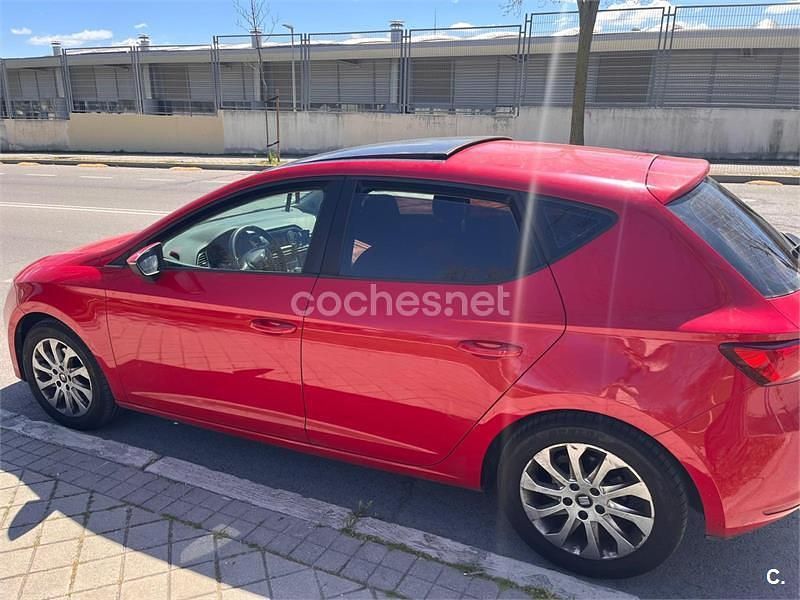 Usado Seat Leon Style 105 CV (77 kW) 2013 Rojo Berlina