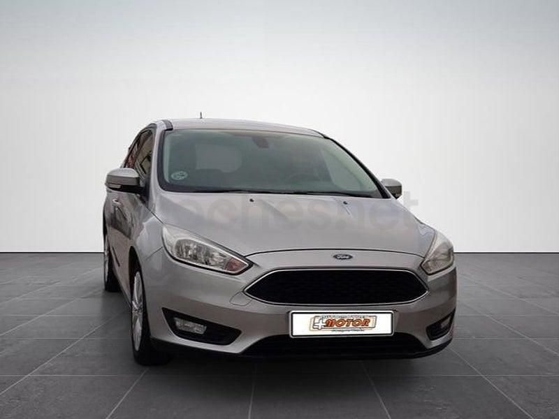 Usado Ford Focus Trend 115 CV (84 kW) 2015 Gris / plata Familiar