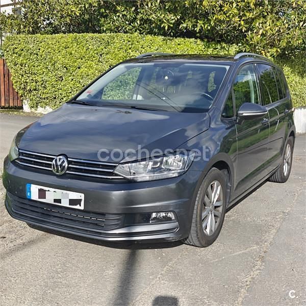 Usado VW Touran Advance 150 CV (110 kW) 2019 Gris / plata Monovolumen