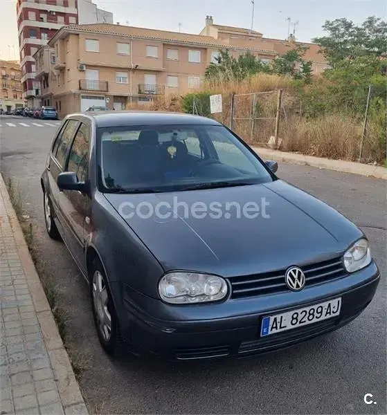 Usado VW Golf IV Highline 115 CV (84 kW) 2000 Gris / plata Berlina