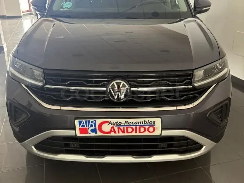 Usado VW T-Cross Life 95 CV (69 kW) 2024 Gris / plata SUV
