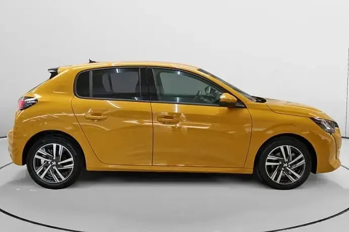 Usado Peugeot 208 Allure 100 CV (73 kW) 2021 Utilitario
