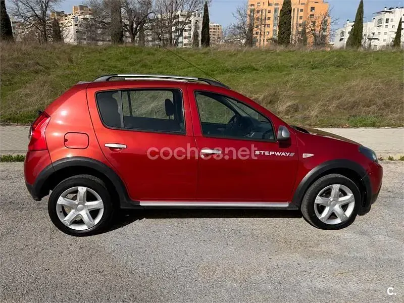 Usado Dacia Sandero Stepway 90 CV (66 kW) 2012 Granate Berlina