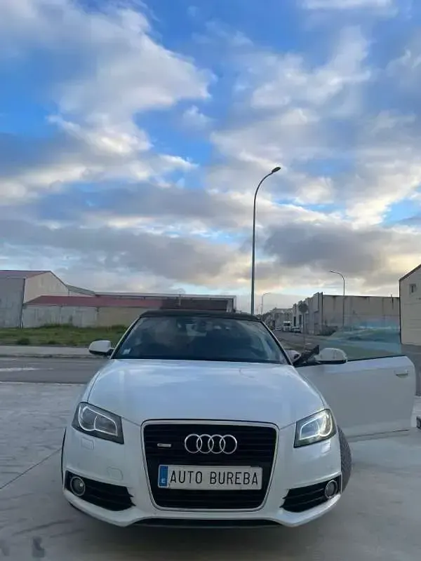 Usado Audi A3 Cabriolet Attraction 105 CV (77 kW) 2012 Blanco Descapotable